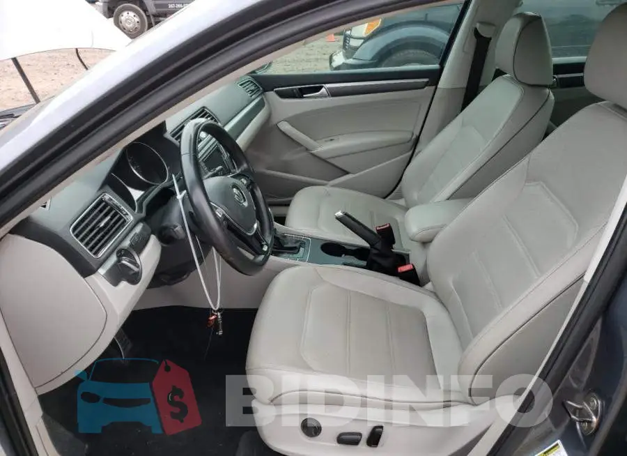 1VWDT7A38HC029599 Photo# 7