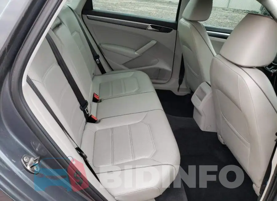 1VWDT7A38HC029599 Photo# 10