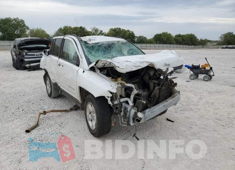 1C4NJCBA4FD325844 Photo# 1