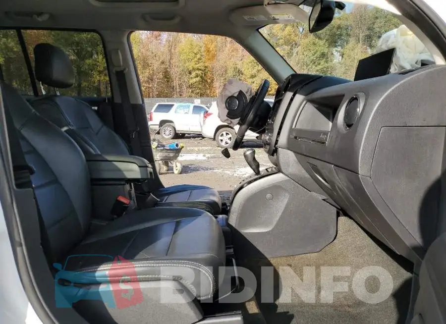 1C4NJPFA8HD154049 Photo# 5