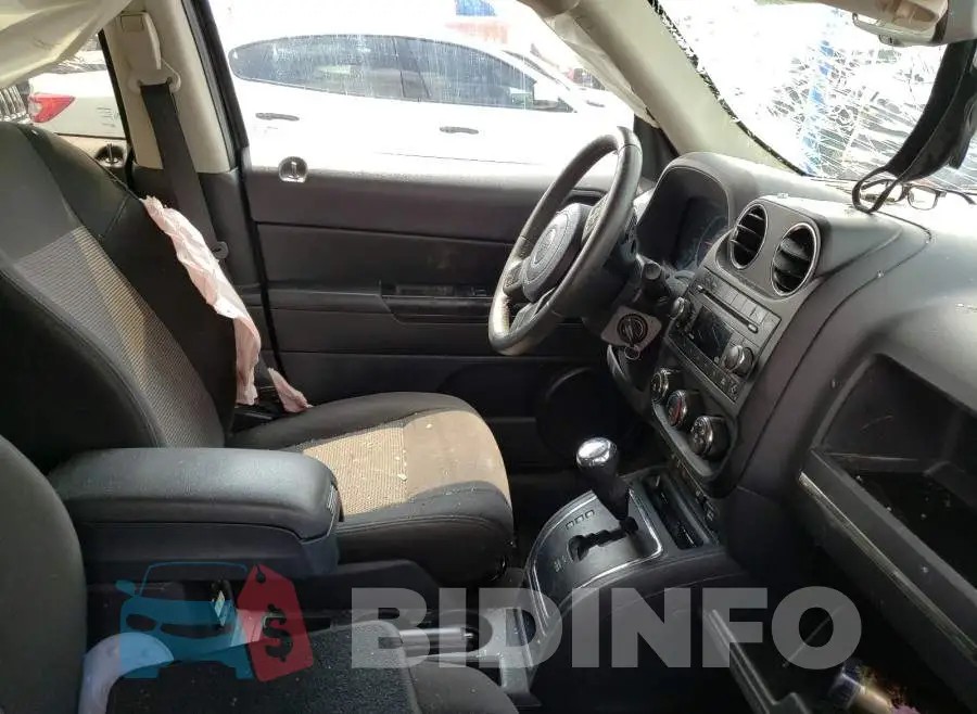 1C4NJPFB1HD183630 Photo# 5