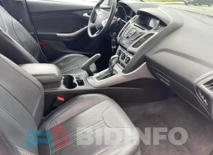 1FADP3F2XEL302754 Photo# 5