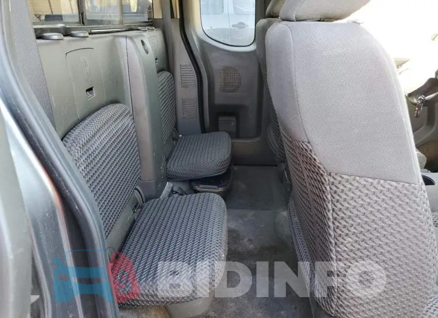 1N6BD0CT4HN737152 Photo# 6