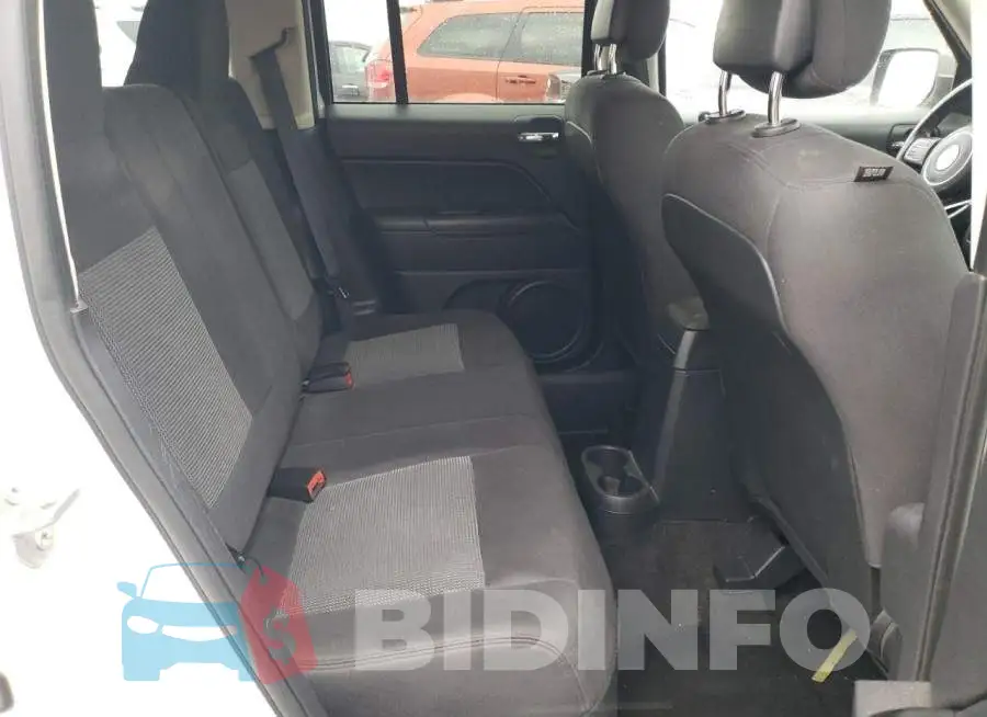 1C4NJPFB4FD274372 Photo# 11