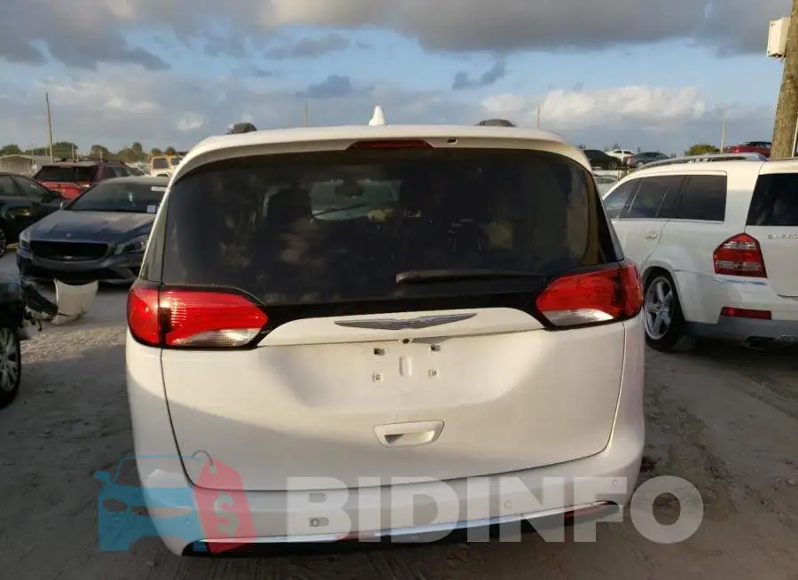 2C4RC1BG7JR124272 Photo# 6