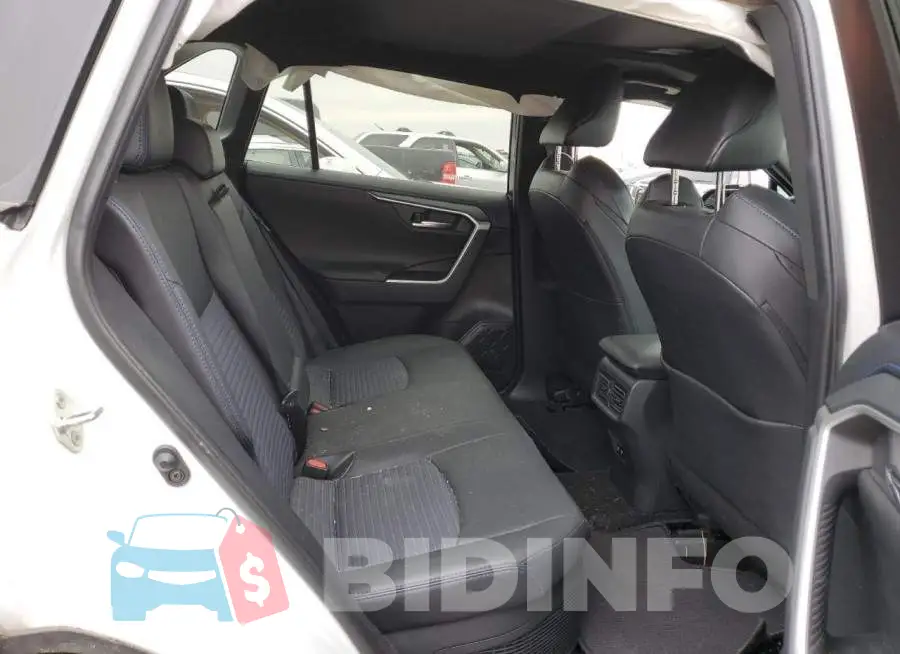 2T3EWRFV6KW031859 Photo# 10