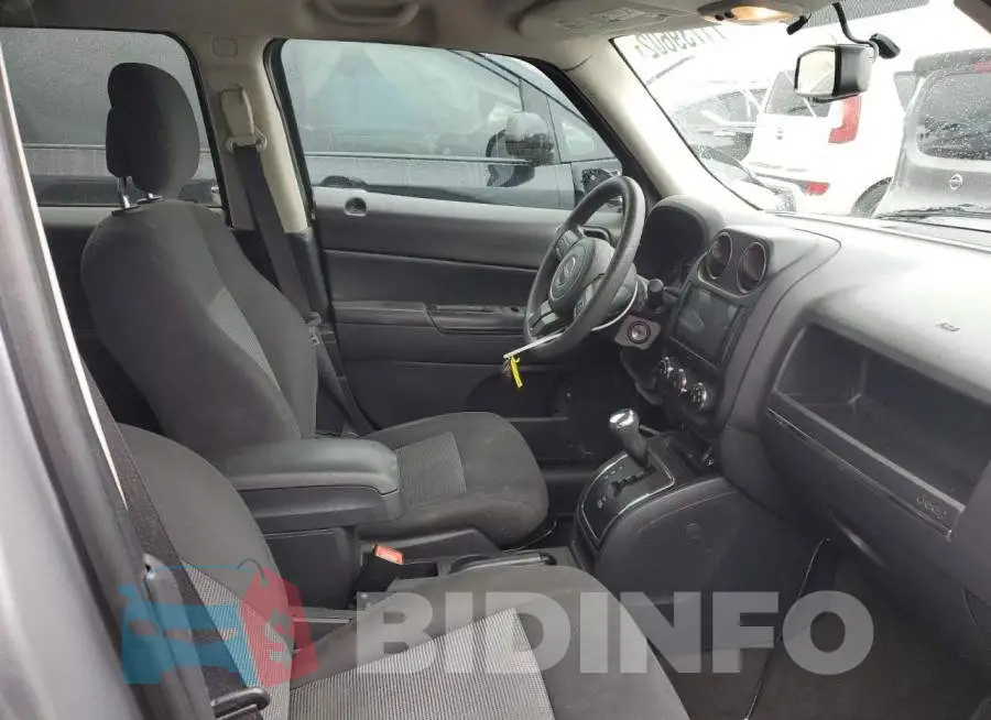 1C4NJPBAXFD372268 Photo# 7