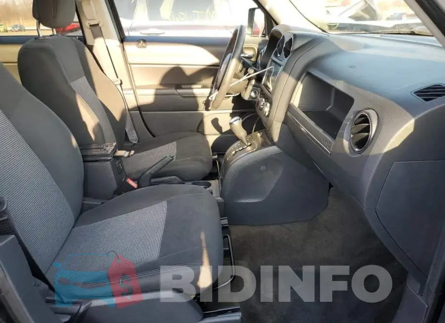 1C4NJPFA0HD135091 Photo# 5