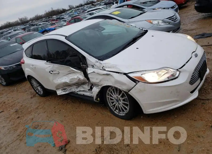 1FADP3N25GL372375 Photo# 4
