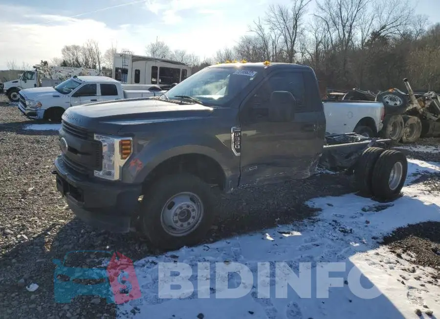 1FDRF3HT4KDA10849 Photo# 1