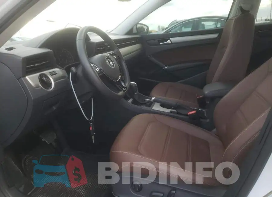 1VWSA7A37MC005561 Photo# 7