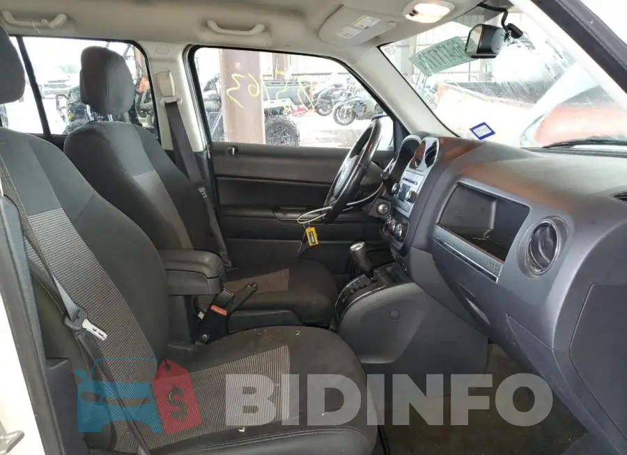 1C4NJRFB7GD598462 Photo# 5