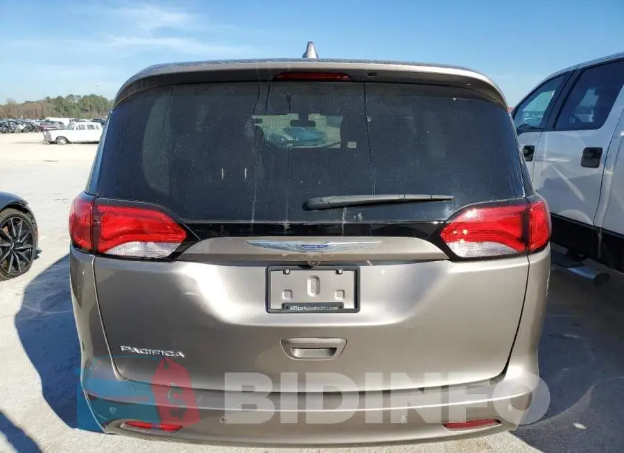2C4RC1CG5JR158757 Photo# 6