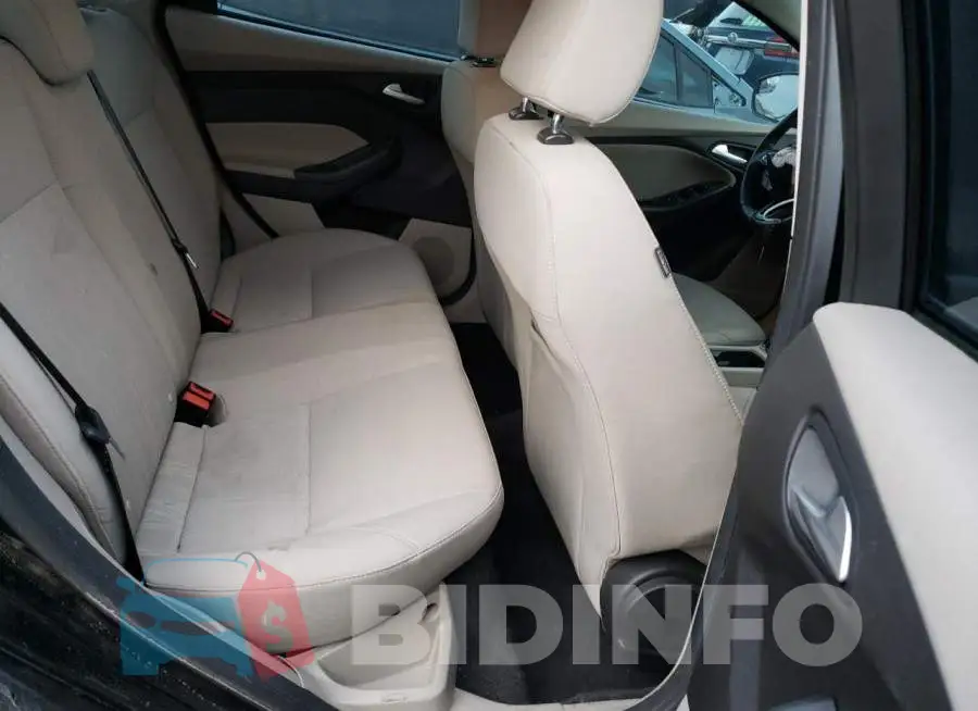 1FADP3F2XGL374802 Photo# 6