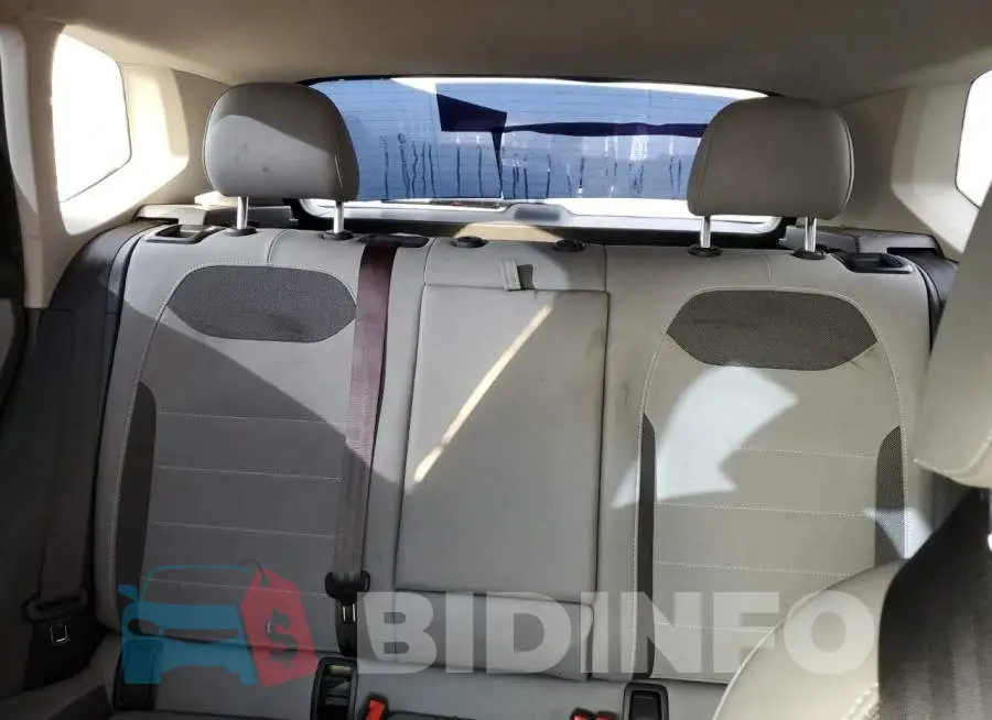 3VVRX7B29NM028296 Photo# 10