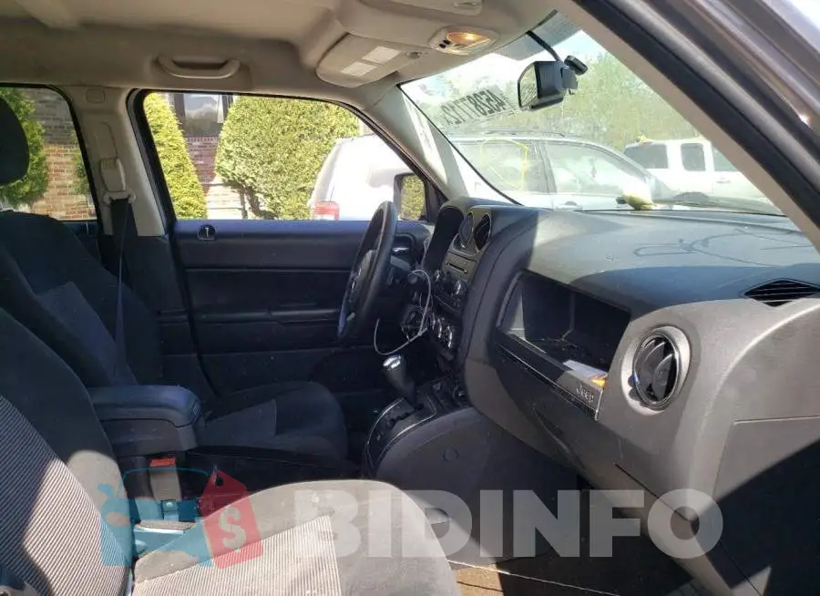 1C4NJRFBXED897814 Photo# 5