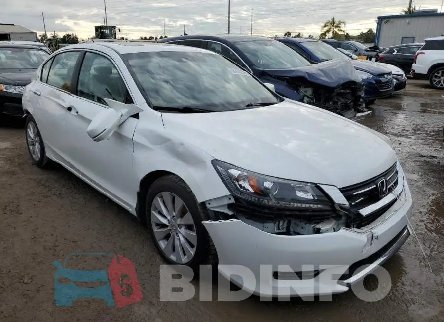 1HGCR2F89FA110383 Photo# 4