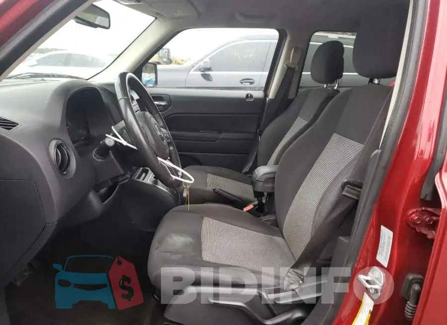 1C4NJPFB8GD526934 Photo# 7