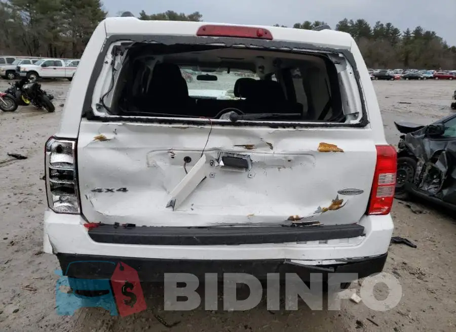1C4NJRFBXFD258379 Photo# 6