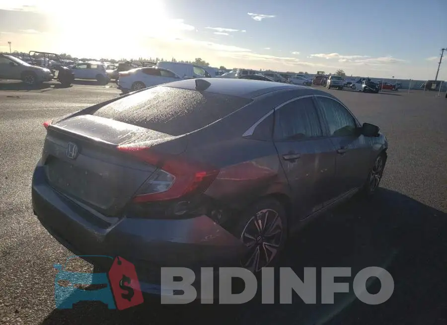 19XFC1F38JE201596 Photo# 4