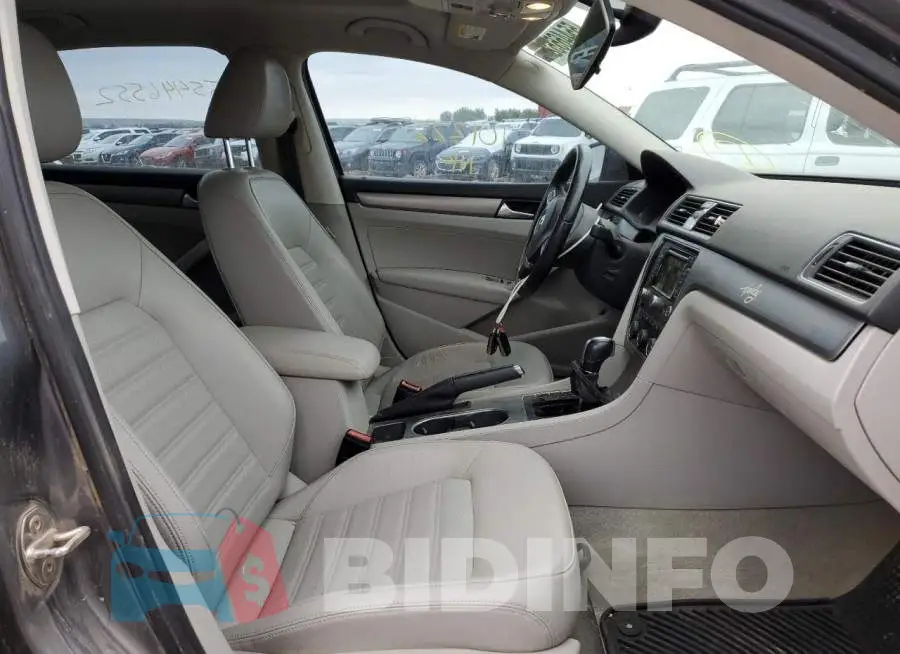 1VWBS7A3XFC028333 Photo# 5