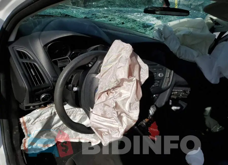 1FADP3F22GL220374 Photo# 8
