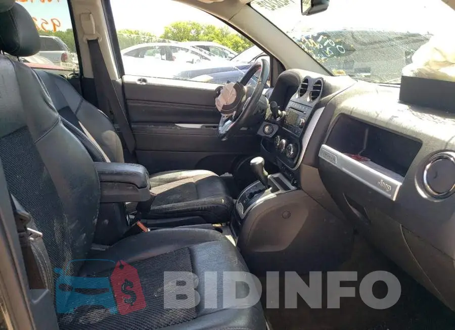 1C4NJDEB3HD158759 Photo# 5