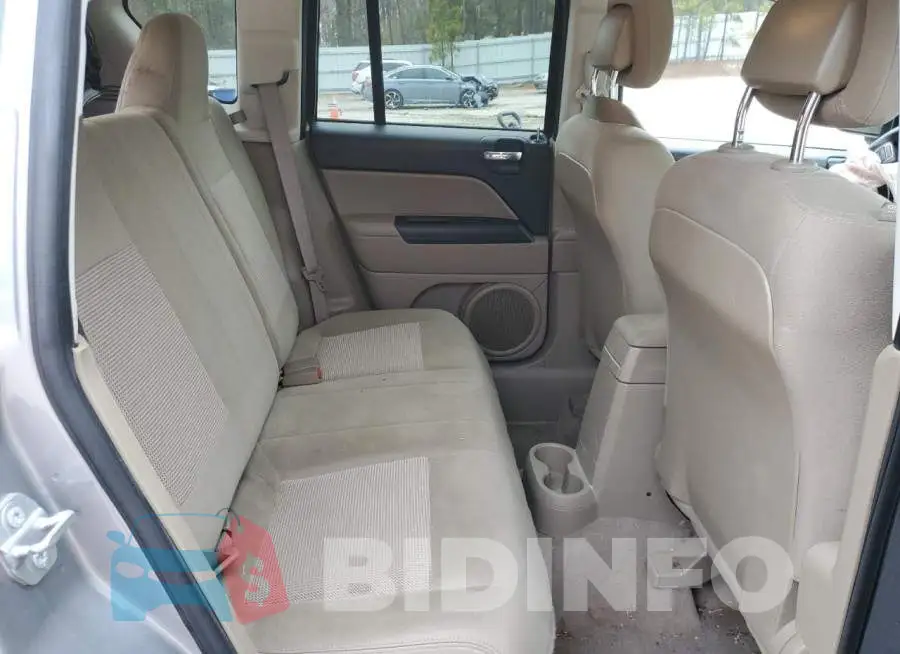 1C4NJCBAXFD397616 Photo# 11