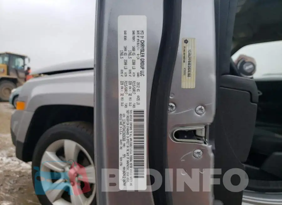 1C4NJPFB4ED826368 Photo# 12