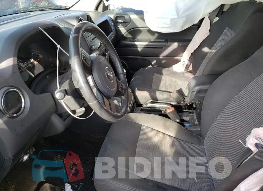 1C4NJPFB8FD353317 Photo# 7
