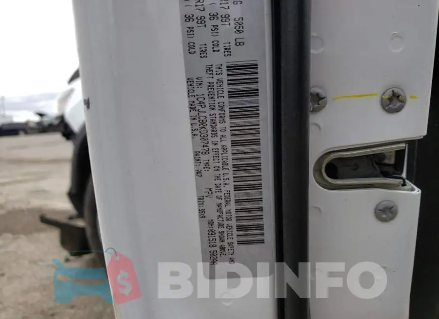 1C4PJLCB0KD307478 Photo# 10