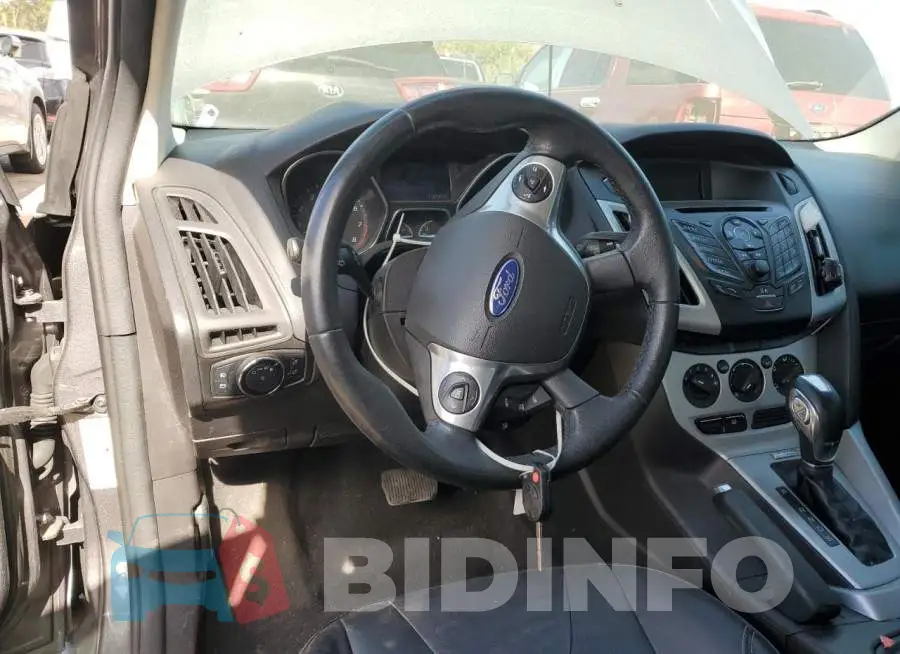 1FADP3F28EL330875 Photo# 8