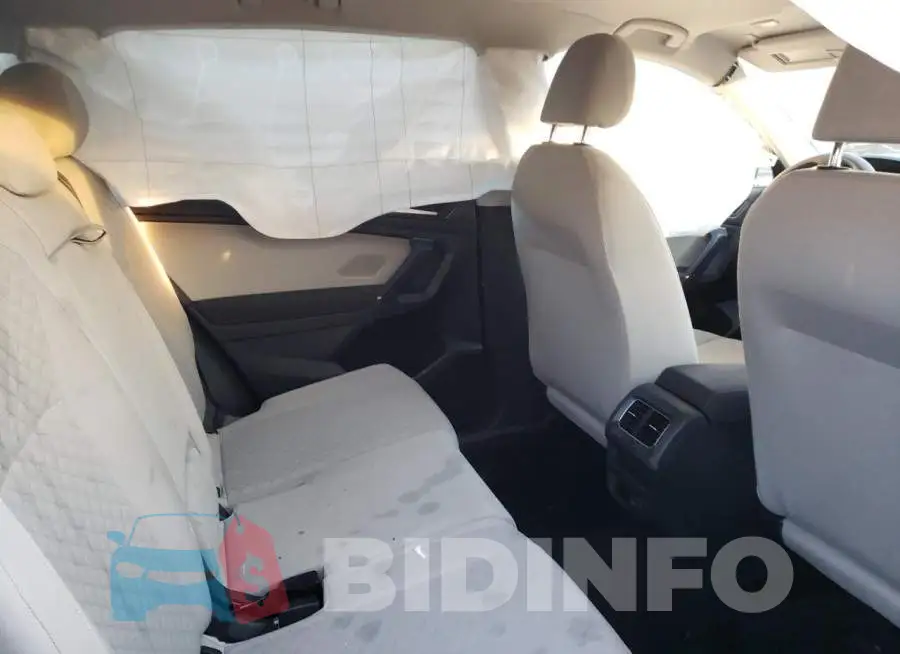 3VV0B7AX3JM021732 Photo# 10