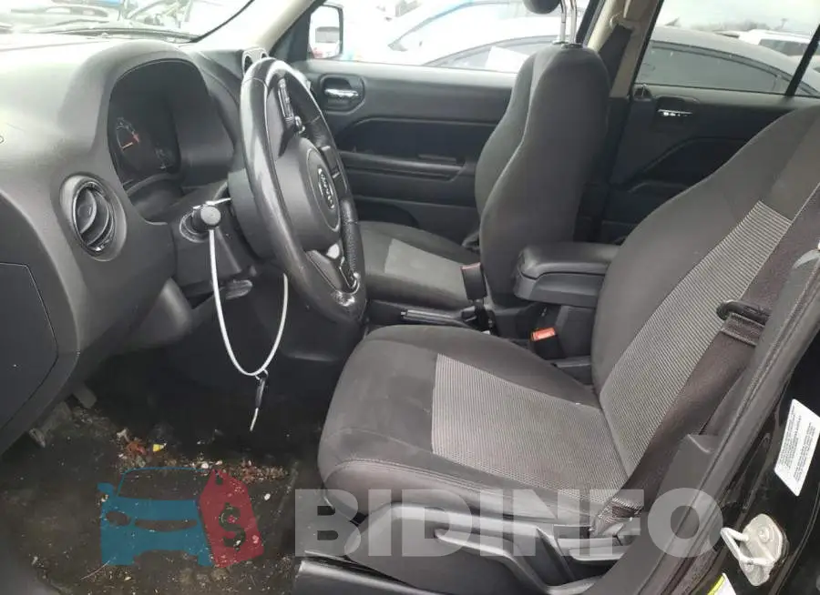 1C4NJRFB1GD640236 Photo# 7