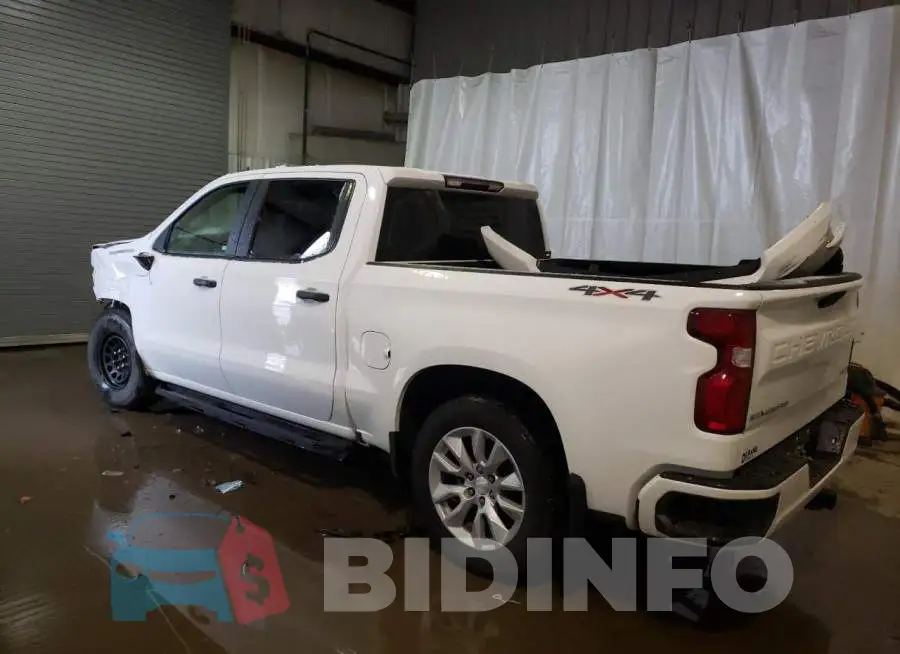 3GCPYBEK8LG372246 Photo# 2