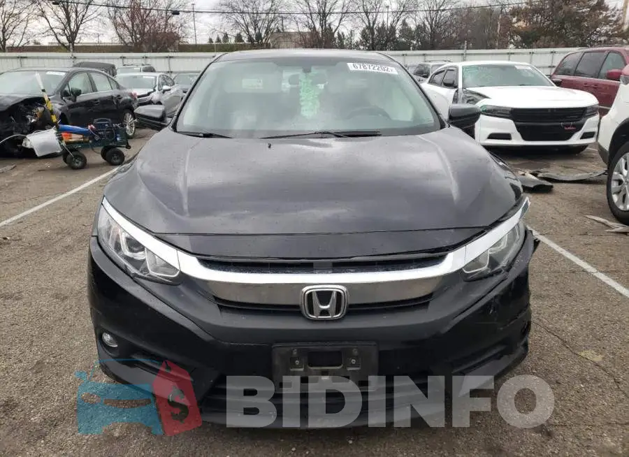 19XFC1F30HE018025 Photo# 5