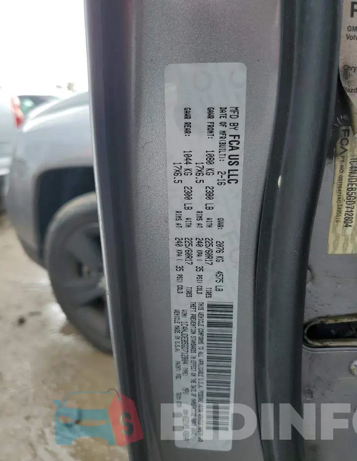 1C4NJDEB5GD712804 Photo# 13