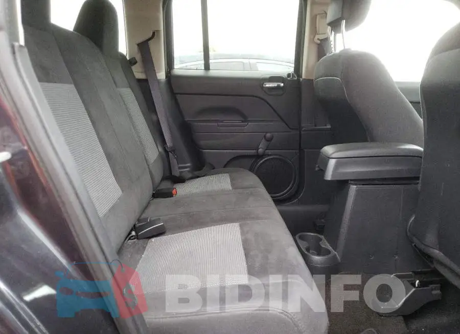 1C4NJPBA2GD583255 Photo# 6