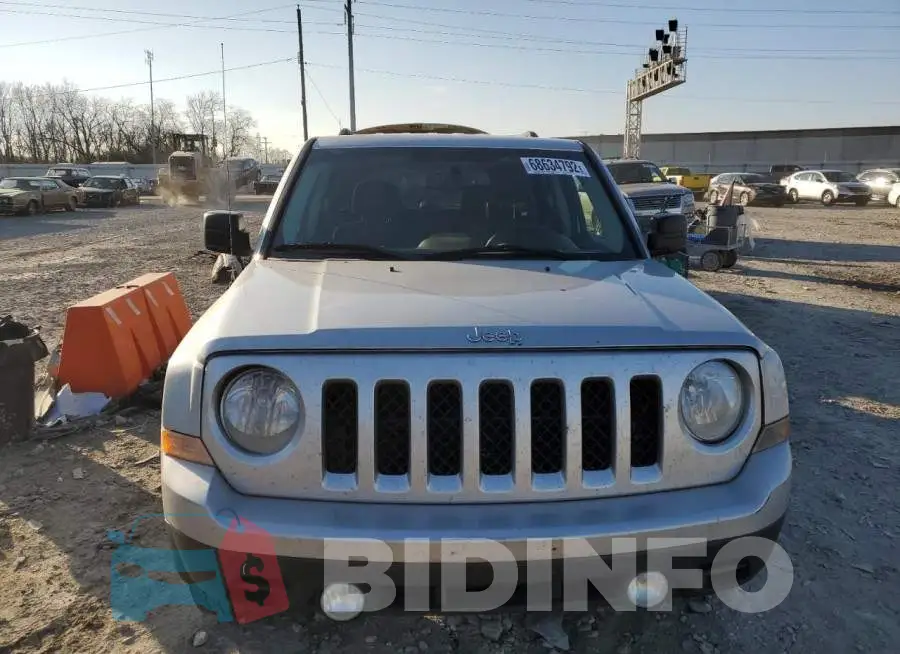 1C4NJRBB8ED617698 Photo# 5