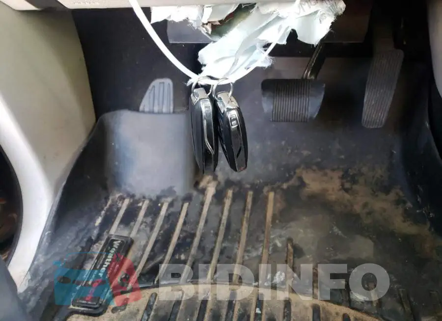 2C4RC1DG6HR837865 Photo# 7