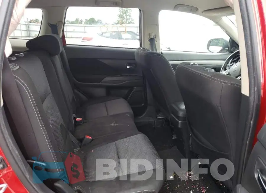JA4AD3A35JZ068319 Photo# 6