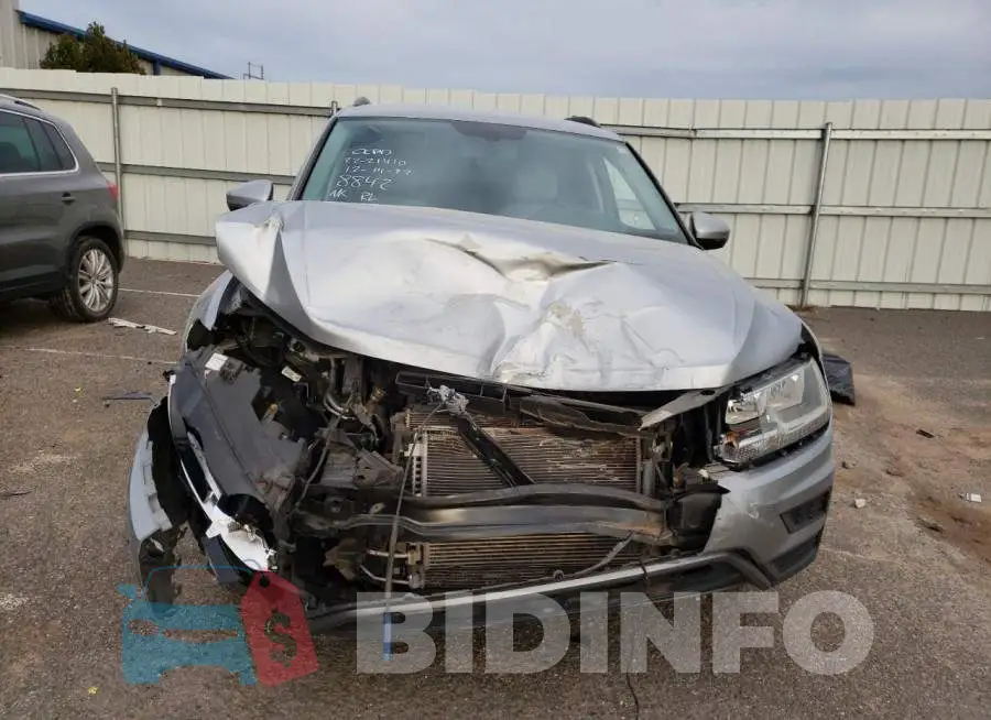 3VV2B7AX4KM108842 Photo# 5