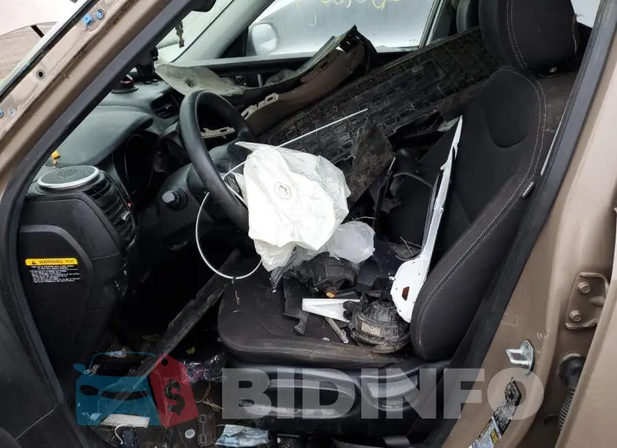 KNDJN2A25F7132673 Photo# 7