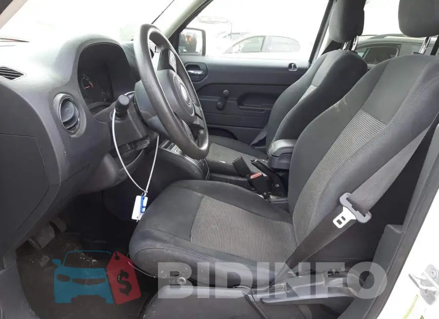 1C4NJPBB8ED559953 Photo# 7