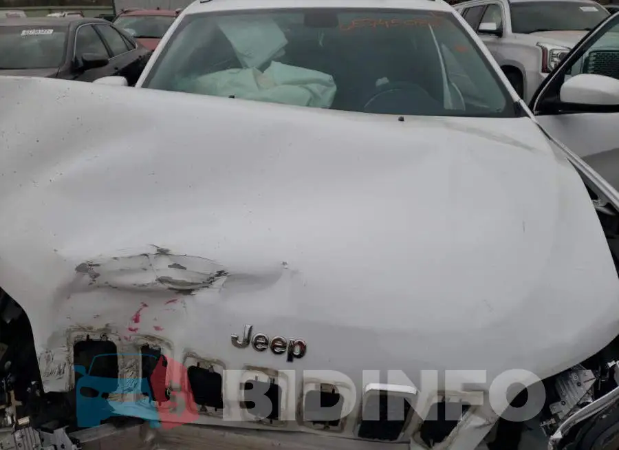 1C4PJLCBXKD128557 Photo# 7