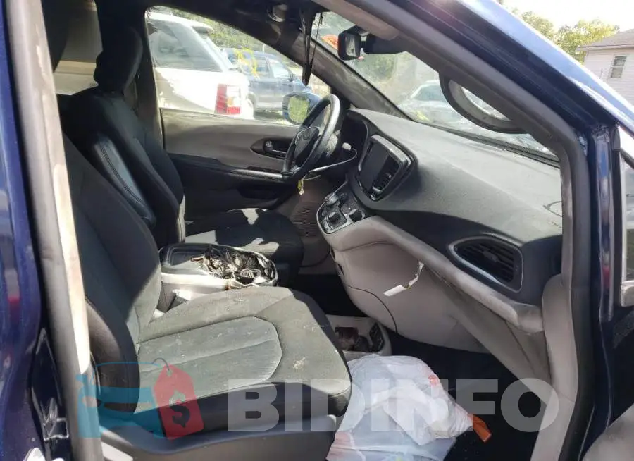 2C4RC1FG4LR135582 Photo# 5