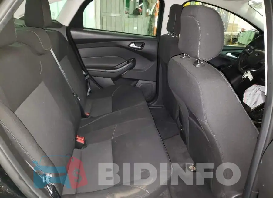 1FADP3F22JL221774 Photo# 10