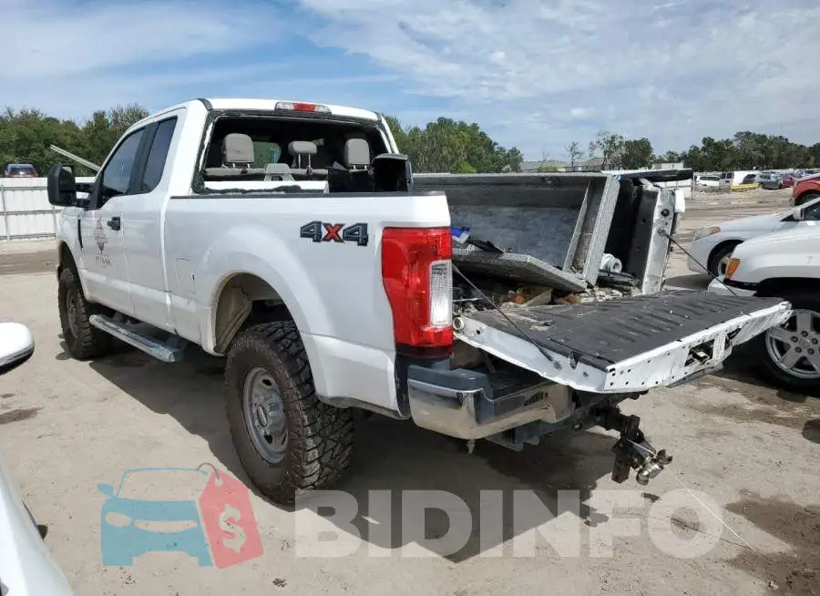 1FT7X2B66HED76207 Photo# 3