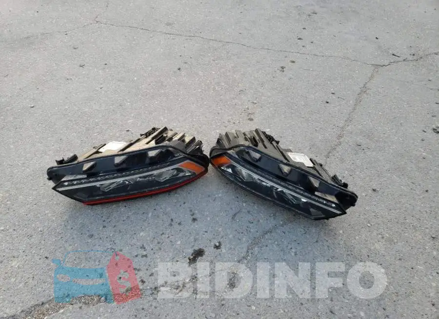 1VWJM7A35JC037715 Photo# 12