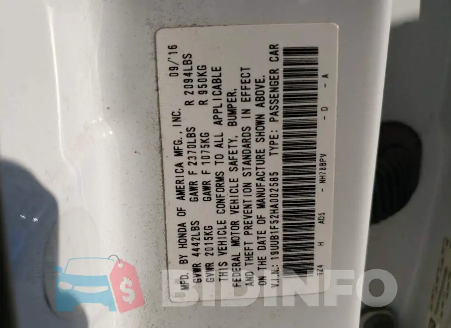 19UUB1F52HA002585 Photo# 10